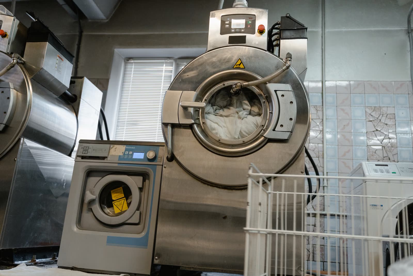 Industrial washing machine